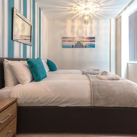 Comfortable Swindon Town Centre Apartments, Free Parking, Sleeps Up To 8 Extérieur photo