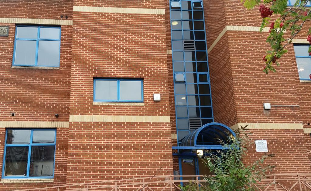 Comfortable Swindon Town Centre Apartments, Free Parking, Sleeps Up To 8 Chambre photo