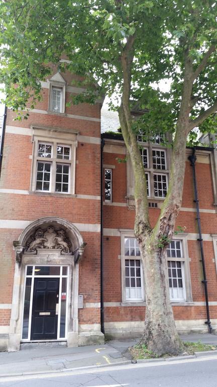 Comfortable Swindon Town Centre Apartments, Free Parking, Sleeps Up To 8 Chambre photo