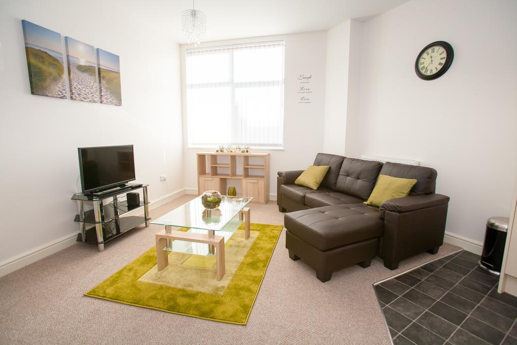 Comfortable Swindon Town Centre Apartments, Free Parking, Sleeps Up To 8 Chambre photo