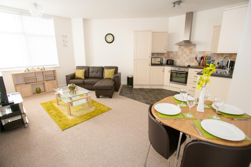 Comfortable Swindon Town Centre Apartments, Free Parking, Sleeps Up To 8 Chambre photo