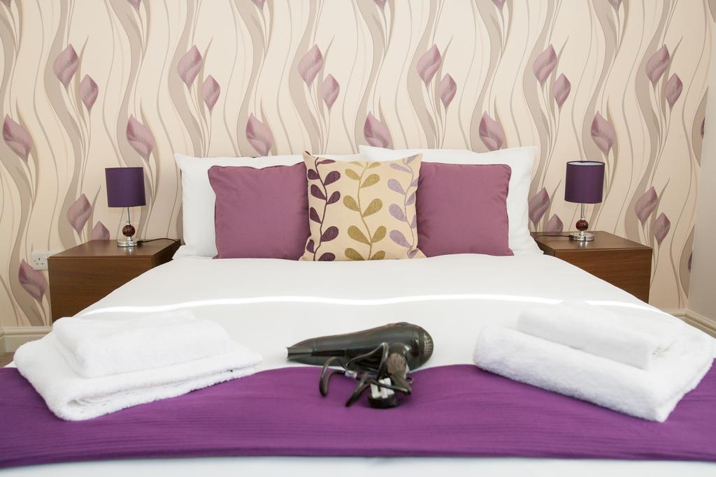 Comfortable Swindon Town Centre Apartments, Free Parking, Sleeps Up To 8 Chambre photo