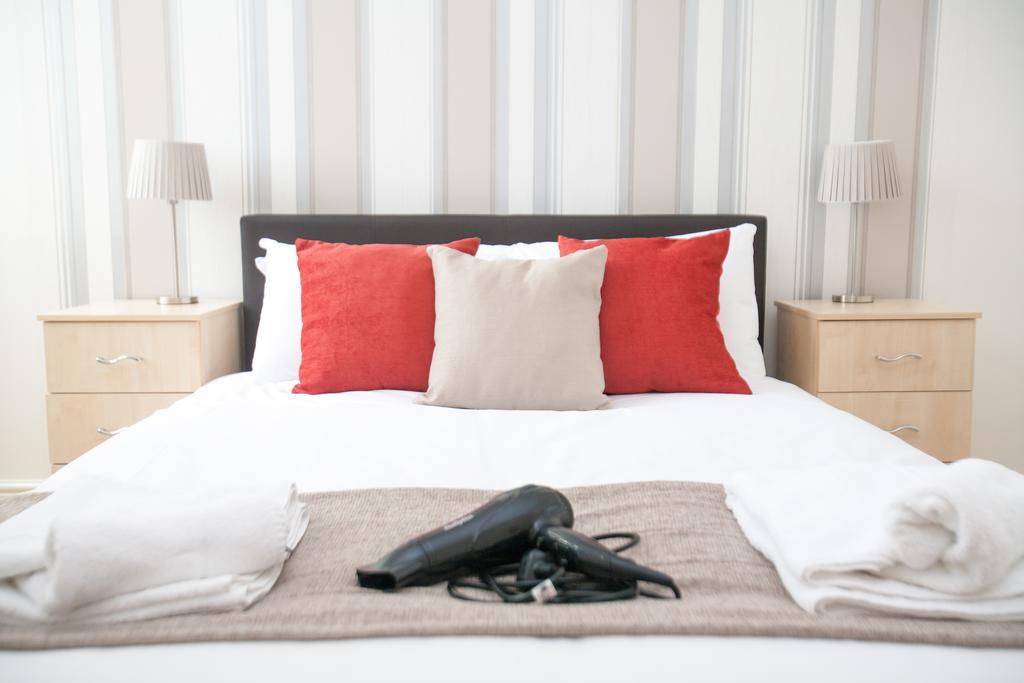 Comfortable Swindon Town Centre Apartments, Free Parking, Sleeps Up To 8 Extérieur photo