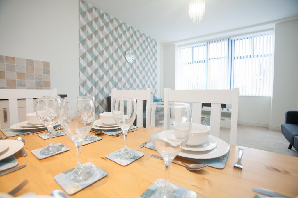 Comfortable Swindon Town Centre Apartments, Free Parking, Sleeps Up To 8 Extérieur photo