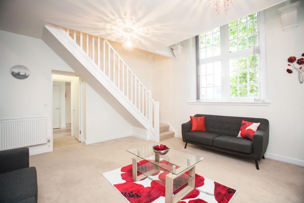 Comfortable Swindon Town Centre Apartments, Free Parking, Sleeps Up To 8 Extérieur photo