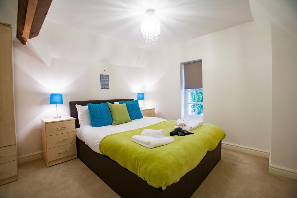 Comfortable Swindon Town Centre Apartments, Free Parking, Sleeps Up To 8 Extérieur photo