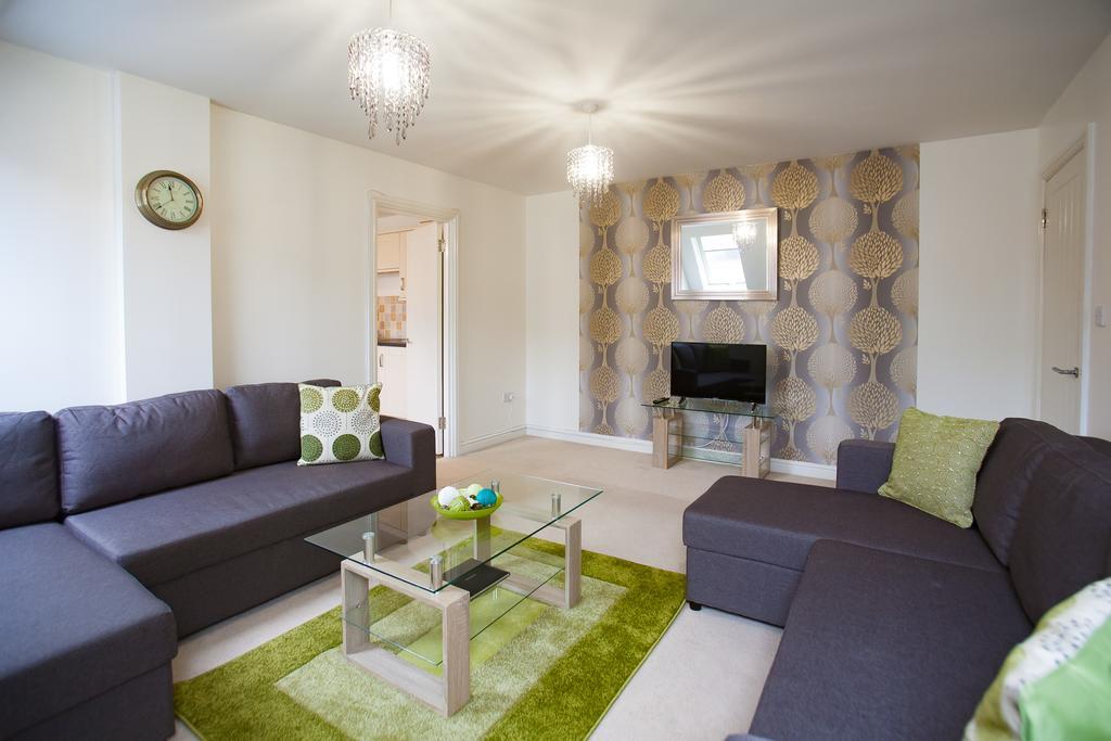 Comfortable Swindon Town Centre Apartments, Free Parking, Sleeps Up To 8 Extérieur photo