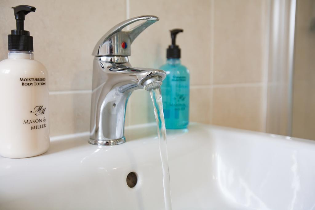 Comfortable Swindon Town Centre Apartments, Free Parking, Sleeps Up To 8 Extérieur photo