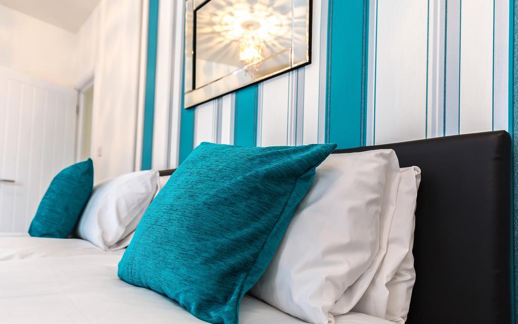 Comfortable Swindon Town Centre Apartments, Free Parking, Sleeps Up To 8 Extérieur photo
