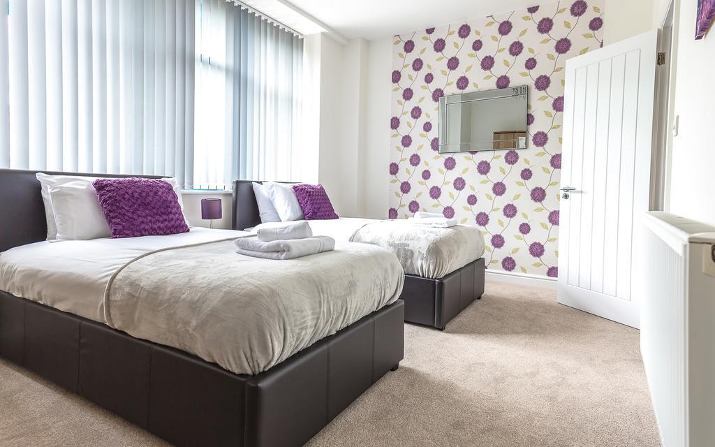 Comfortable Swindon Town Centre Apartments, Free Parking, Sleeps Up To 8 Extérieur photo