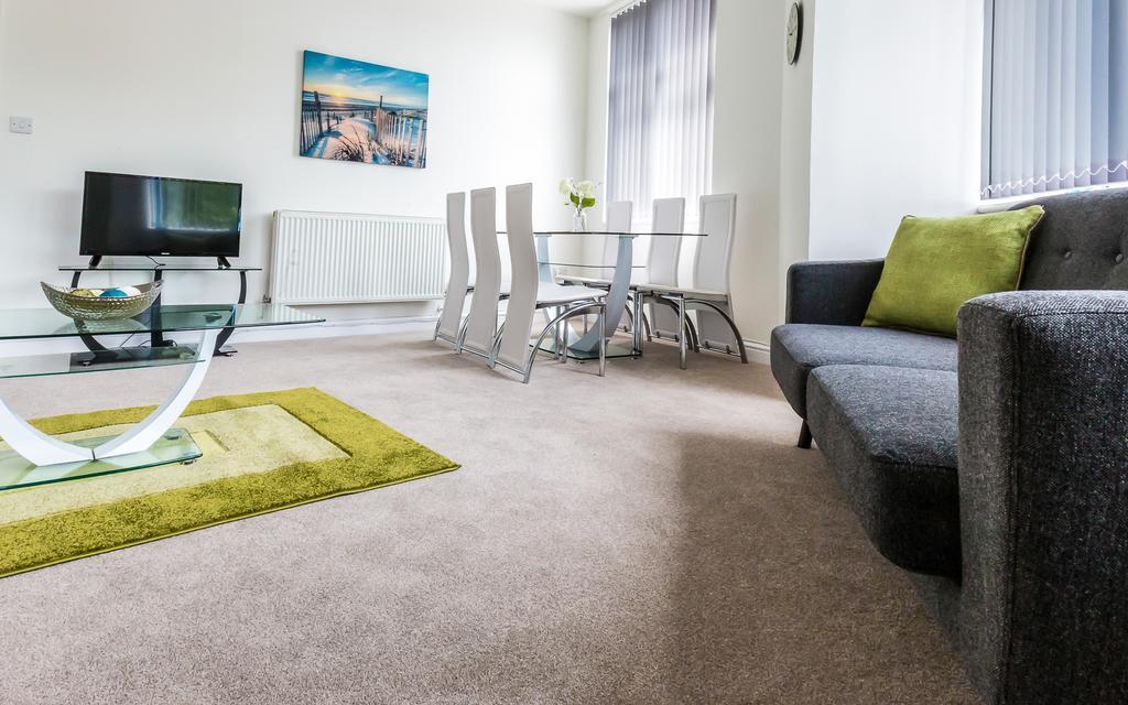 Comfortable Swindon Town Centre Apartments, Free Parking, Sleeps Up To 8 Extérieur photo