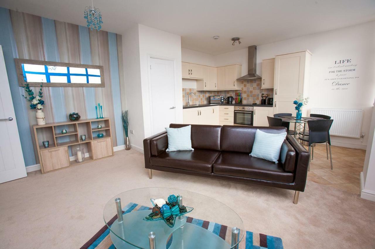 Comfortable Swindon Town Centre Apartments, Free Parking, Sleeps Up To 8 Extérieur photo
